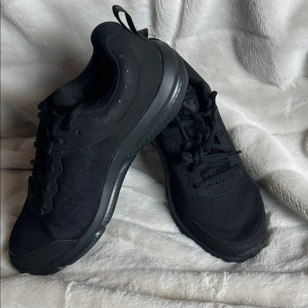 Under Armour UA Charged Assert 10 Black Athletic Shoes - Picture 2 of 6